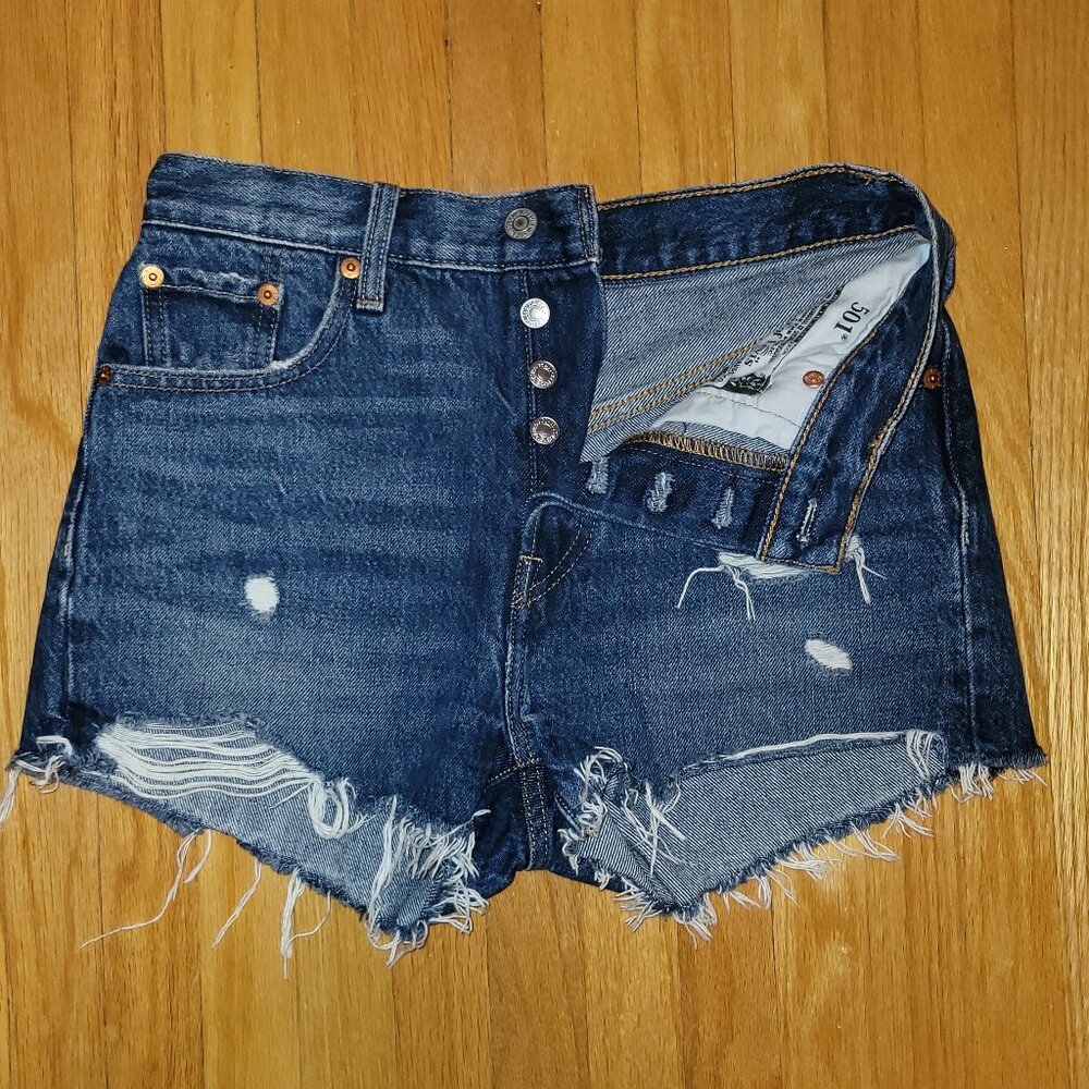 501 Levi's blue jean shorts
